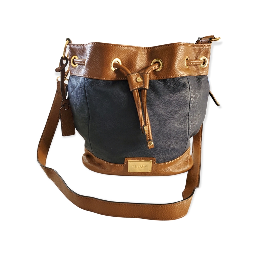 Tignanello pebble leather Crossbody in navy and LTE brown.